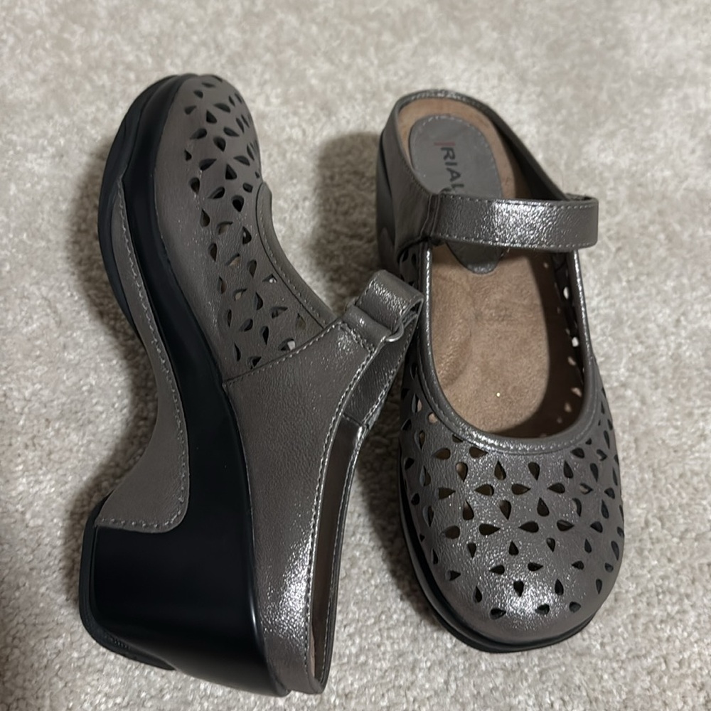 Rialto Gray clogs sz 6.5 - Picture 3 of 7